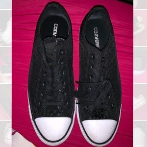 Black&white converse with unique black dot design